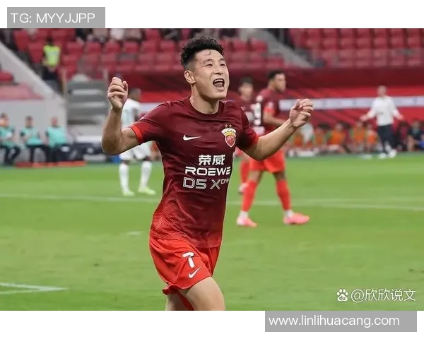 现役足球明星风采展示与精彩瞬间回顾